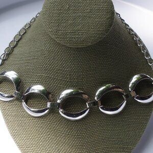 Women`s silver tone link necklace. 18 inches long